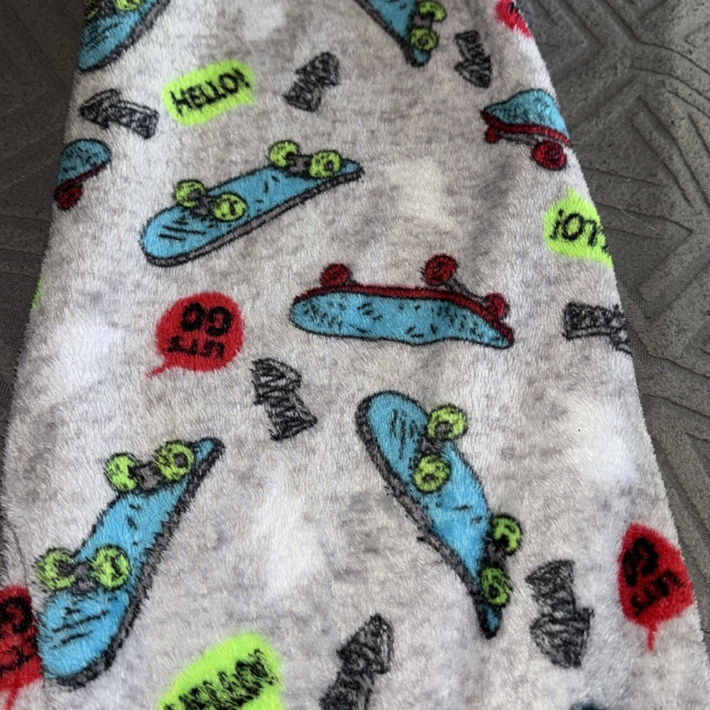Boys pj skateboarding alien pajama set - Picture 4 of 8